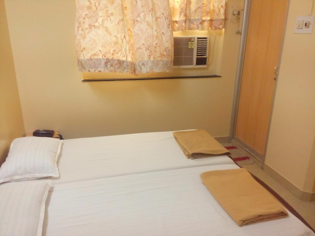 Milan Guest House Мумбаї Екстер'єр фото